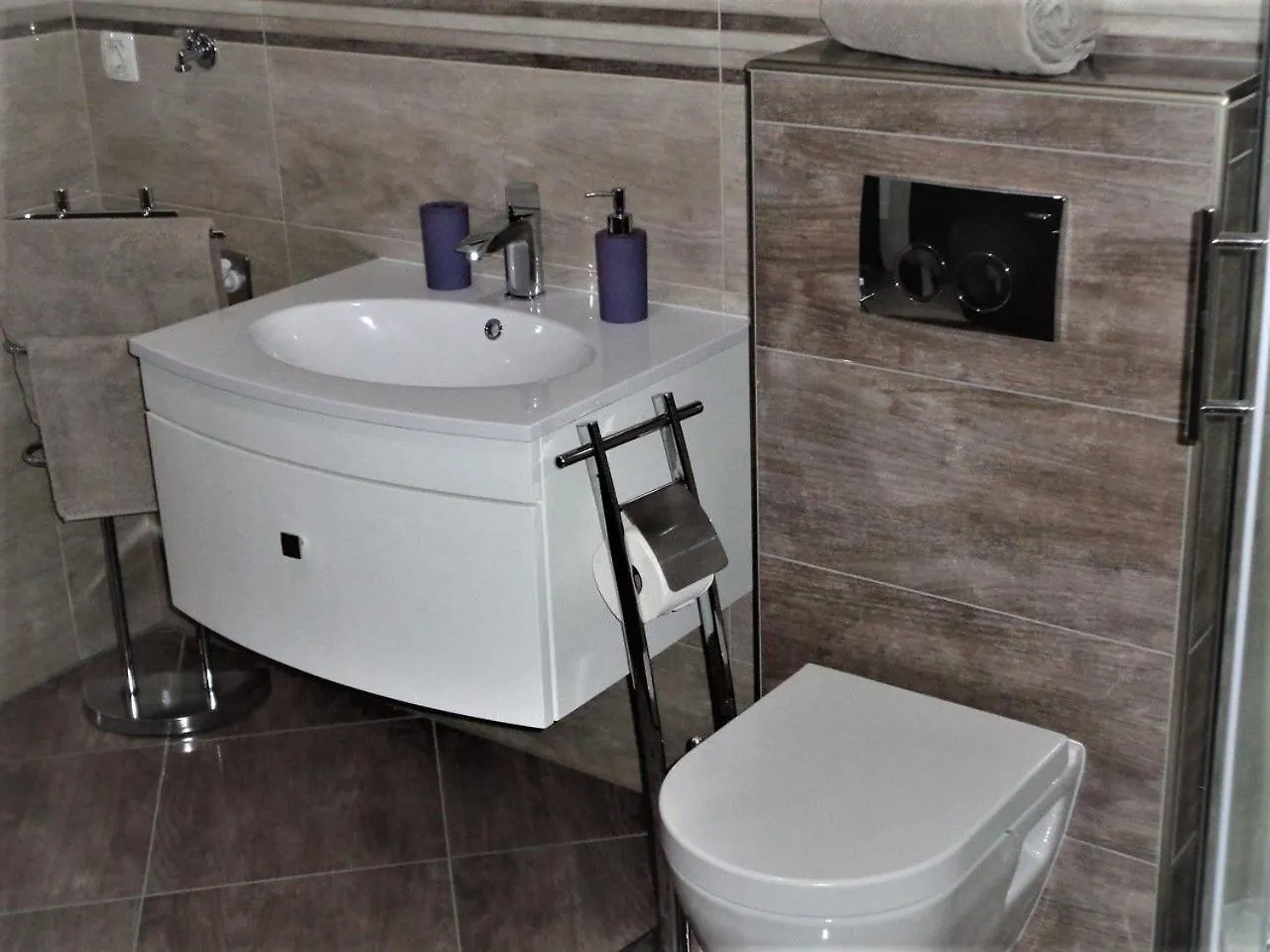 Apartments Damir - With Garden Kastela