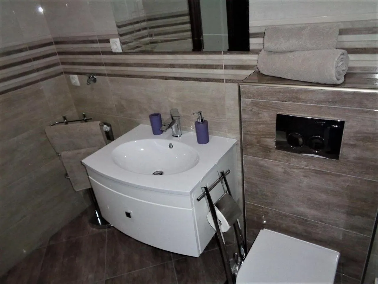 Apartments Damir - With Garden Kastela