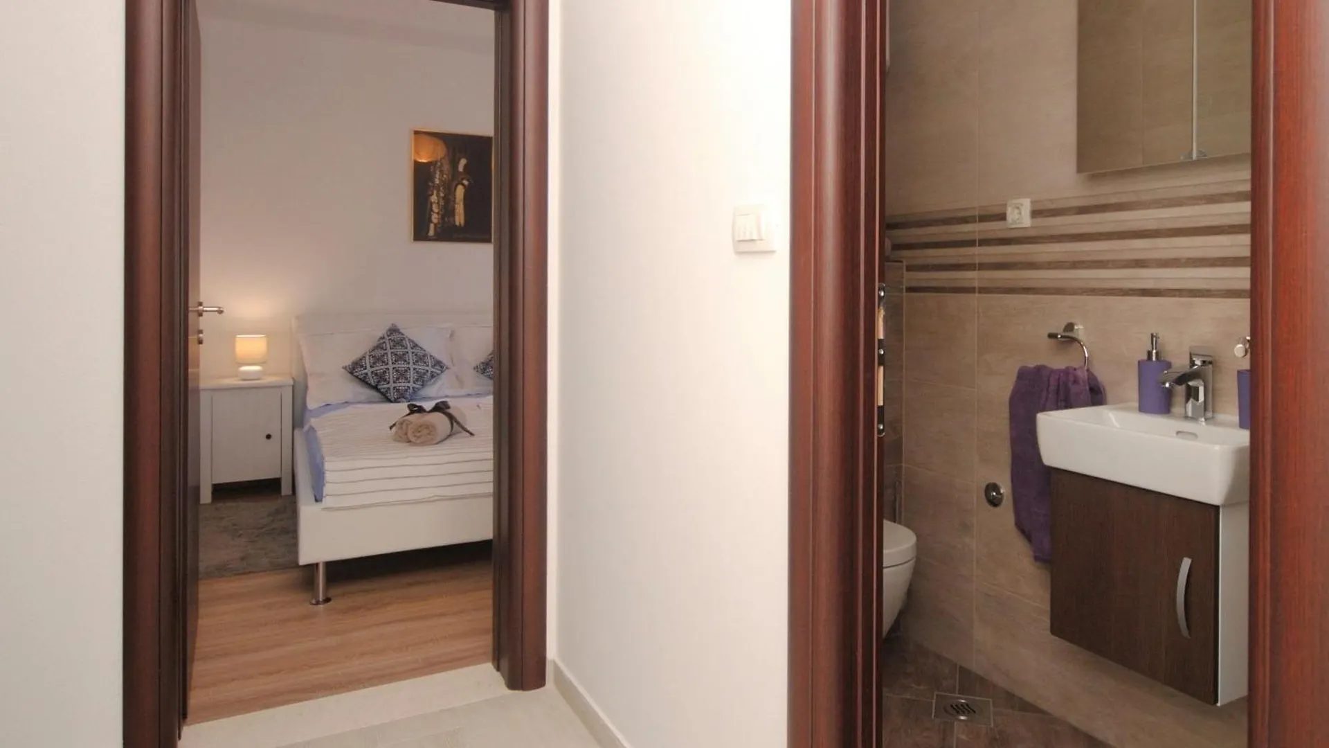 Apartments Damir - With Garden Kastela
