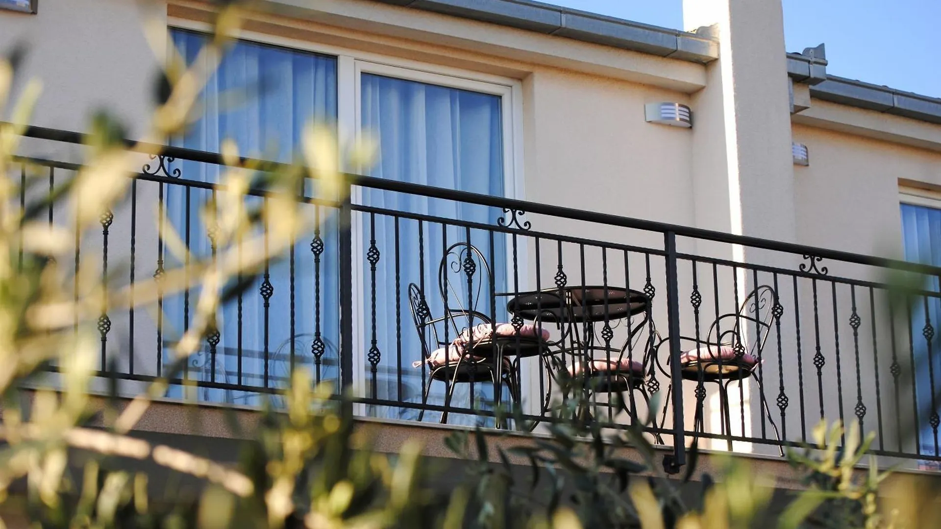 Apartments Damir - With Garden Kastela