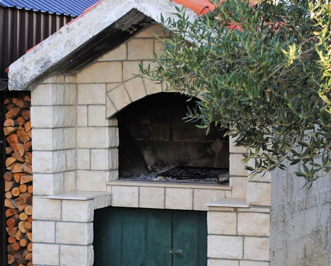 Apartments Damir - With Garden Kastela 0*,