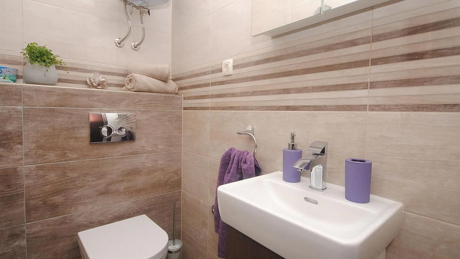 Apartments Damir - With Garden Kastela