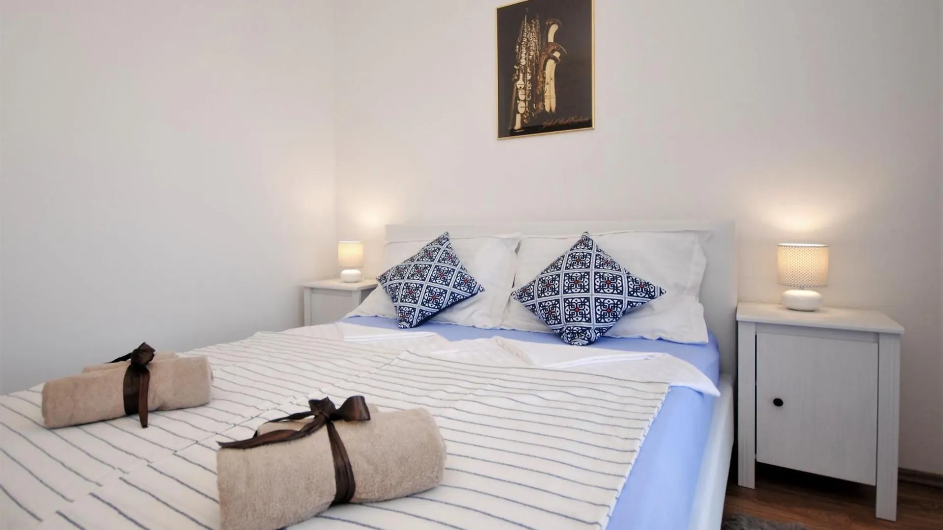 Apartments Damir - With Garden 0*, Kastela