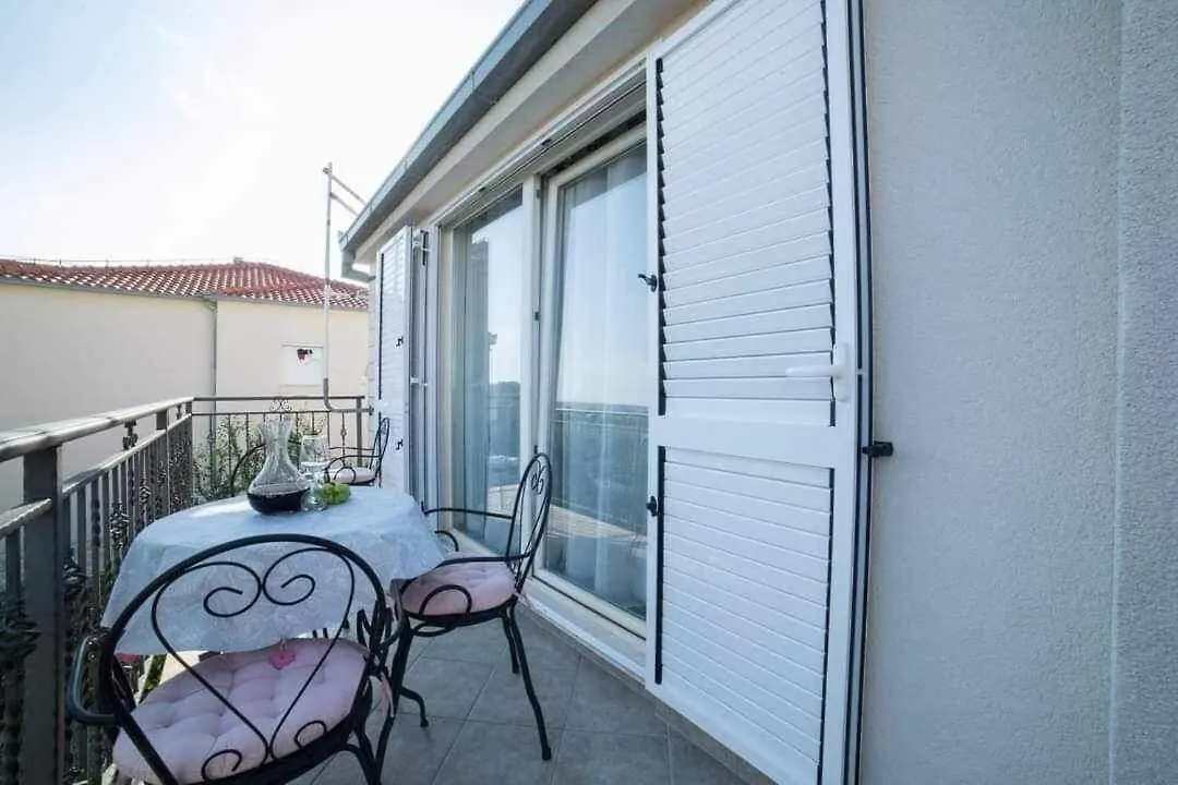 Apartments Damir - With Garden Kaštela