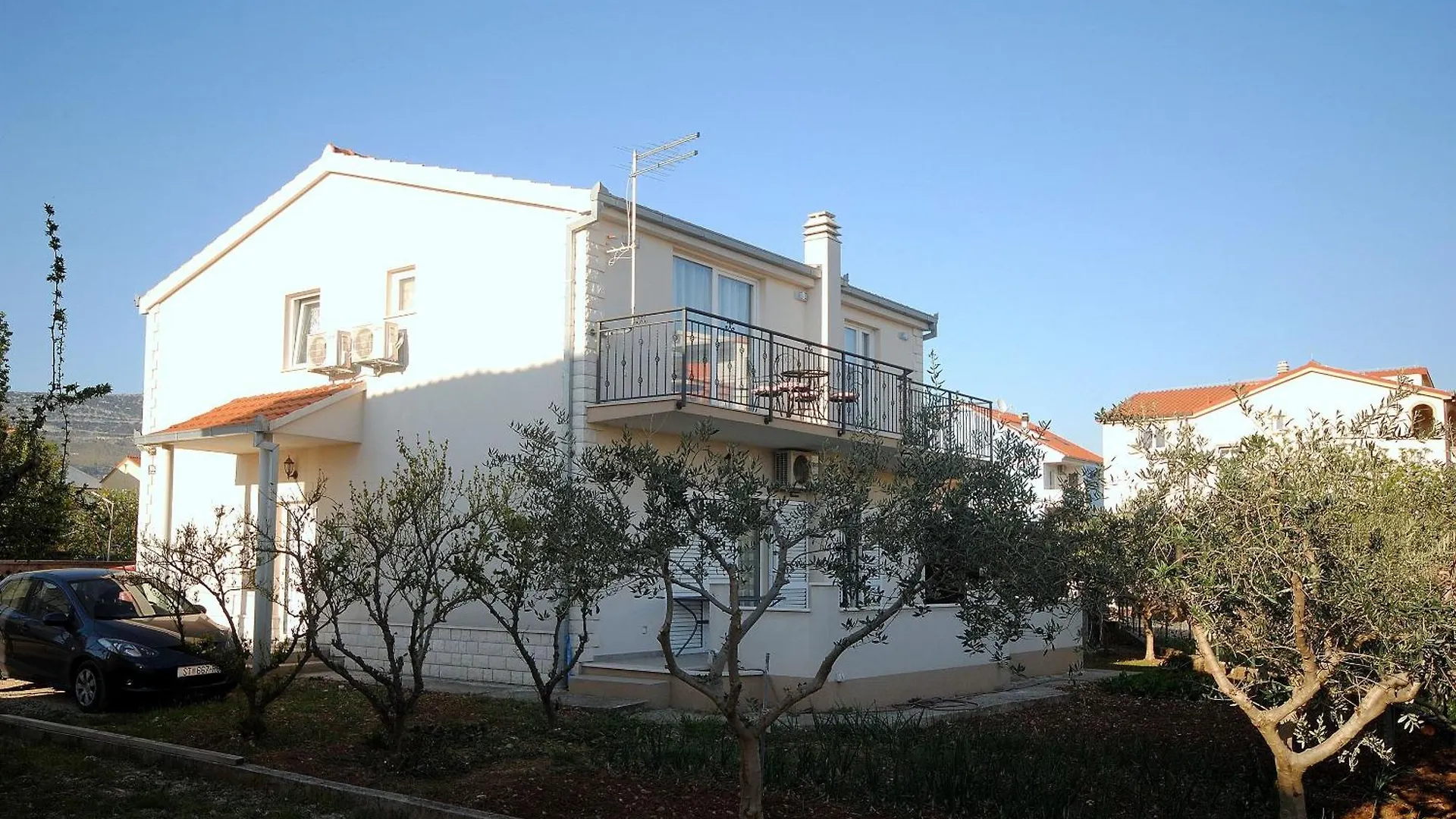 Apartments Damir - With Garden